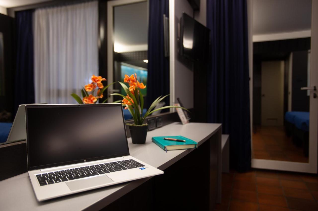 Hotel Pineta Busto Arsizio Extérieur photo